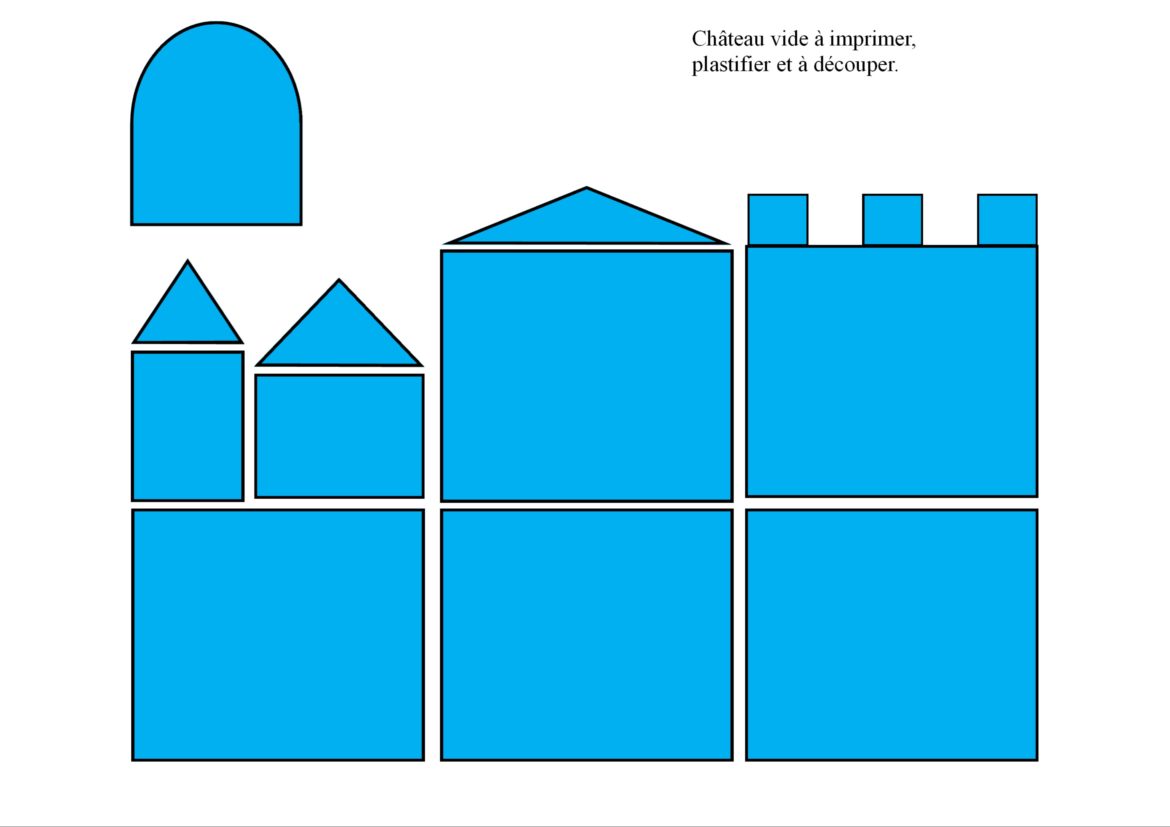 Le tout petit roi  construire un château en suivant une carte modèle